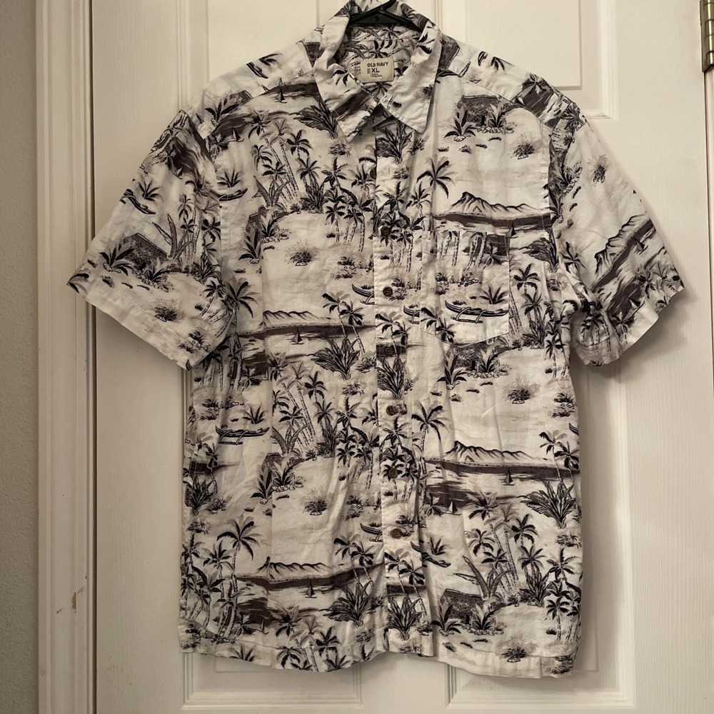 Old Navy Black And White Hawaiian Island Theme Short Sleeve‎ VTG Button Shirt XL